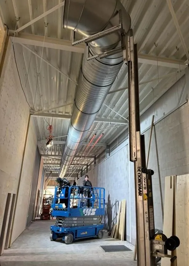 Renovatie in een gebouw dat in gebruik bleef, uitgevoerd door De Ooievaar Luchttechniek